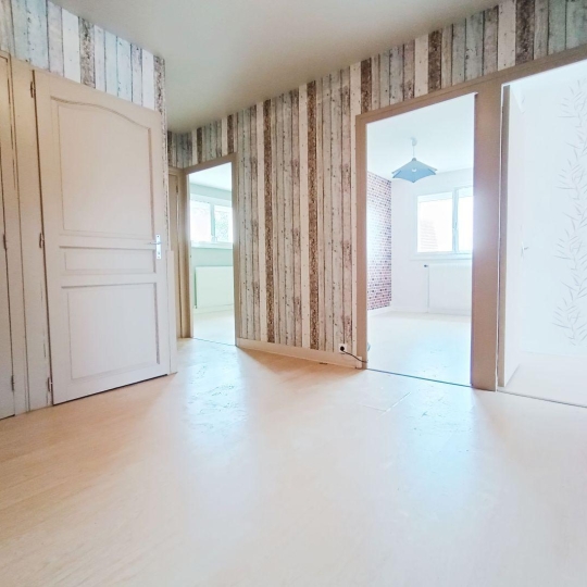  FAMICITY : Office | OSLON (71380) | 136 m2 | 750 € 