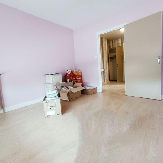  FAMICITY : Office | OSLON (71380) | 136 m2 | 750 € 