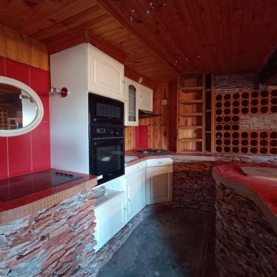  FAMICITY : Maison / Villa | CHASSELAS (71570) | 319 m2 | 201 000 € 