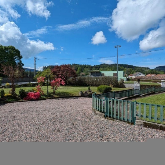  FAMICITY : Maison / Villa | CELLES-SUR-DUROLLE (63250) | 231 m2 | 269 000 € 