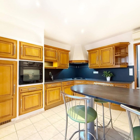  FAMICITY : Maison / Villa | MONTCENIS (71710) | 200 m2 | 367 500 € 