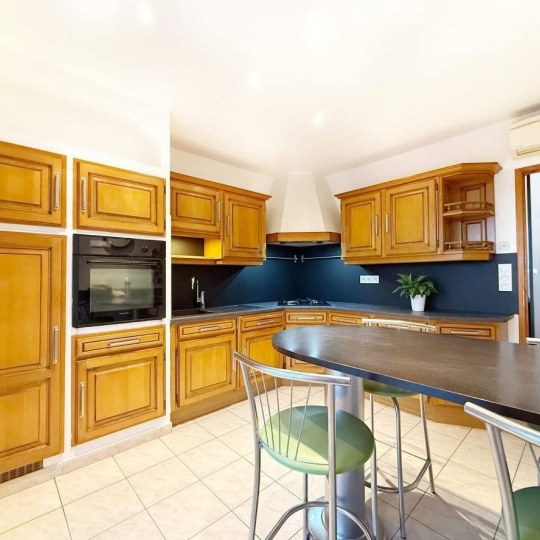 FAMICITY : Maison / Villa | MONTCENIS (71710) | 200 m2 | 348 000 € 