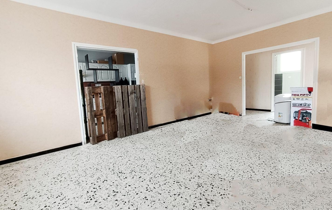 FAMICITY : Office | OSLON (71380) | 136 m2 | 750 € 