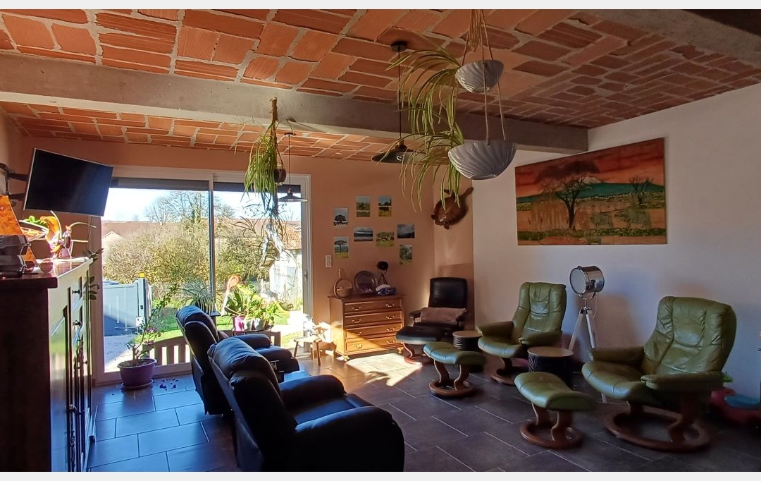 FAMICITY : House | CHAVERIA (39270) | 135 m2 | 950 € 