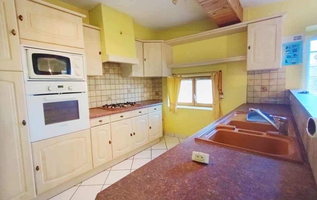 FAMICITY : Maison / Villa | CHASSELAS (71570) | 319 m2 | 201 000 € 