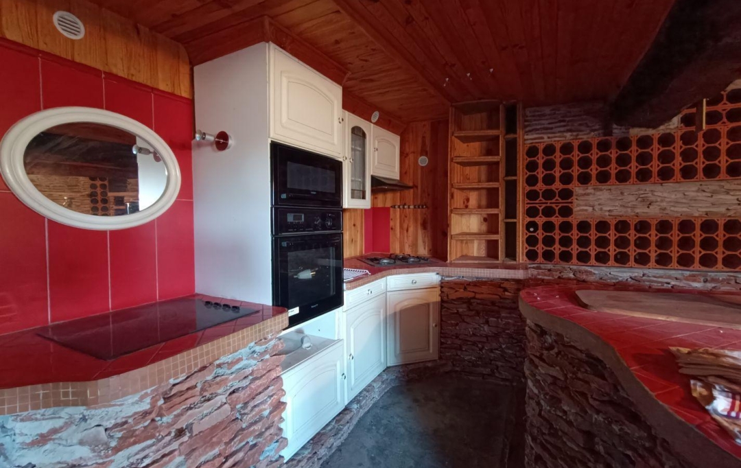 FAMICITY : Maison / Villa | CHASSELAS (71570) | 319 m2 | 201 000 € 
