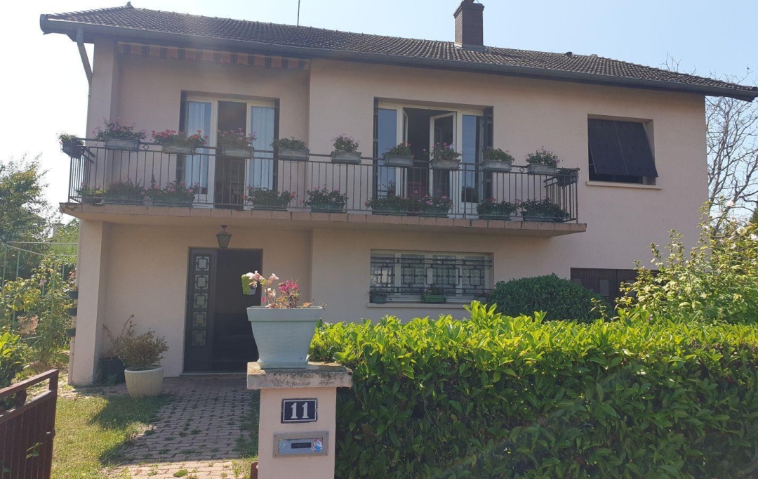 FAMICITY : House | CHAMPFORGEUIL (71530) | 109 m2 | 195 000 € 