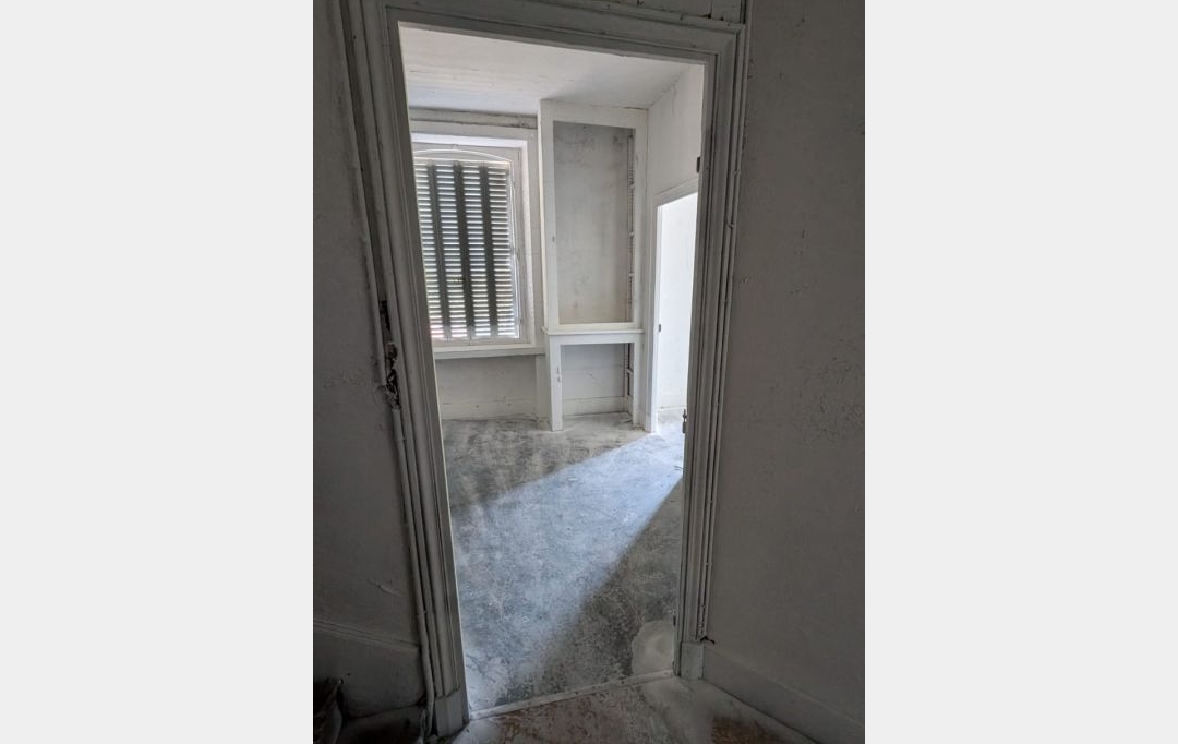 FAMICITY : Immeuble | LA MONNERIE-LE-MONTEL (63650) | 234 m2 | 57 000 € 