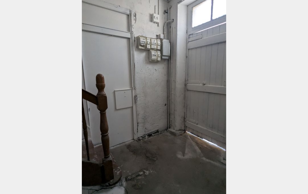 FAMICITY : Immeuble | LA MONNERIE-LE-MONTEL (63650) | 234 m2 | 57 000 € 
