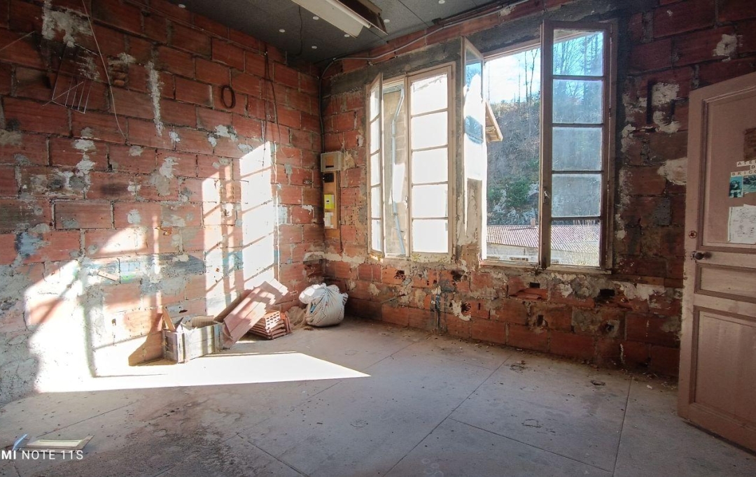 FAMICITY : Domaines / Propriétés | LA MONNERIE-LE-MONTEL (63650) | 119 m2 | 99 000 € 