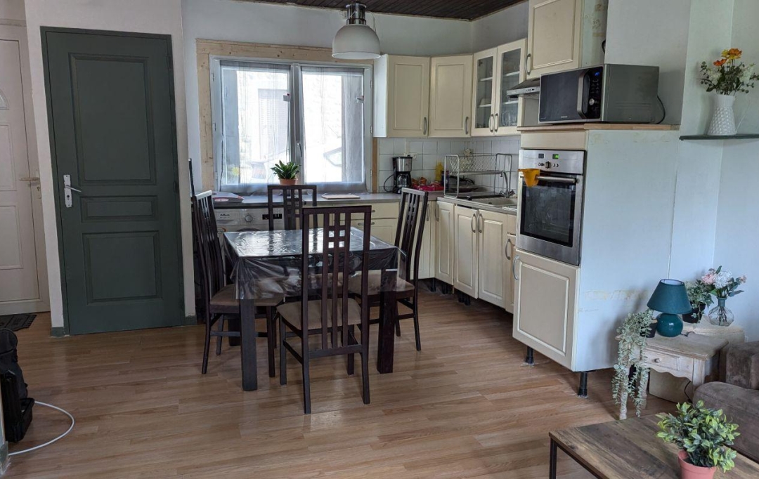 FAMICITY : Domaines / Propriétés | LA MONNERIE-LE-MONTEL (63650) | 119 m2 | 99 000 € 