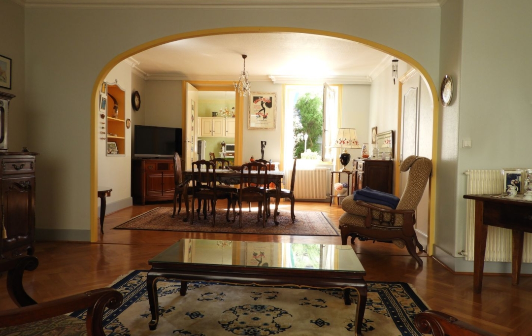 FAMICITY : Maison / Villa | SAINT-REMY-SUR-DUROLLE (63550) | 231 m2 | 159 000 € 