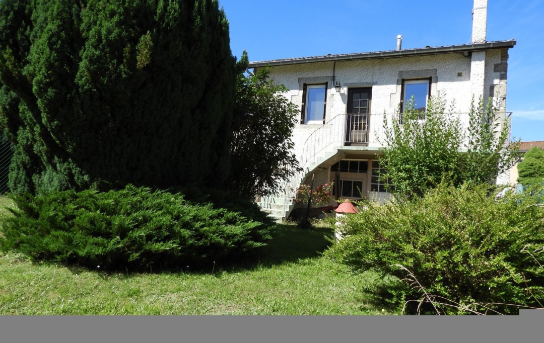 FAMICITY : Maison / Villa | SAINT-REMY-SUR-DUROLLE (63550) | 231 m2 | 159 000 € 