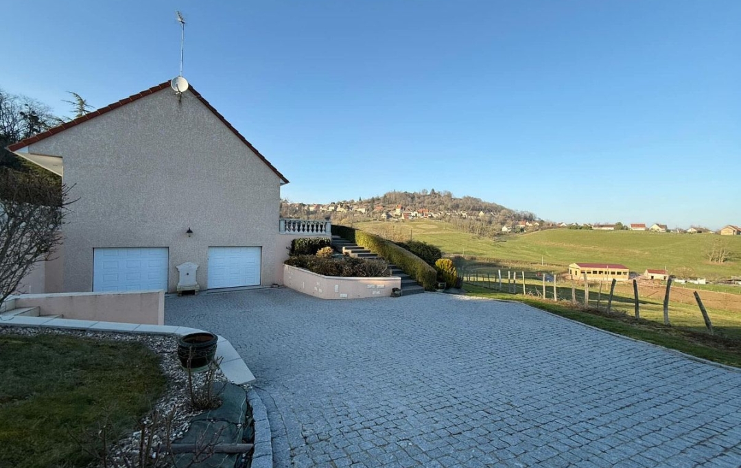 FAMICITY : Maison / Villa | MONTCENIS (71710) | 200 m2 | 348 000 € 