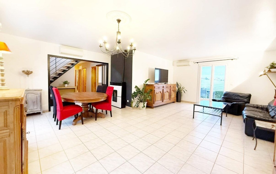 FAMICITY : Maison / Villa | MONTCENIS (71710) | 200 m2 | 348 000 € 
