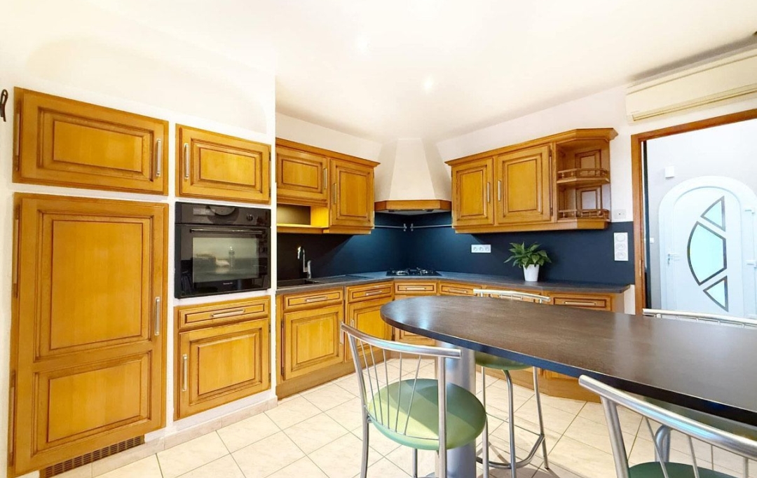 FAMICITY : Maison / Villa | MONTCENIS (71710) | 200 m2 | 348 000 € 