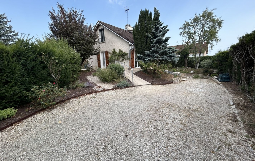 FAMICITY : Maison / Villa | COUCHEY (21160) | 120 m2 | 380 000 € 