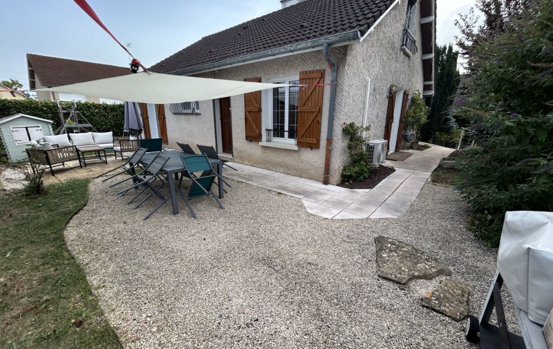FAMICITY : Maison / Villa | COUCHEY (21160) | 120 m2 | 380 000 € 