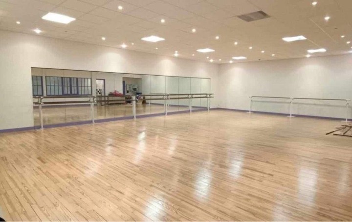 Local commercial CHALON-SUR-SAONE 160 m2 100 000 € Local commercial CHALON-SUR-SAONE 160 m2 100 000 €